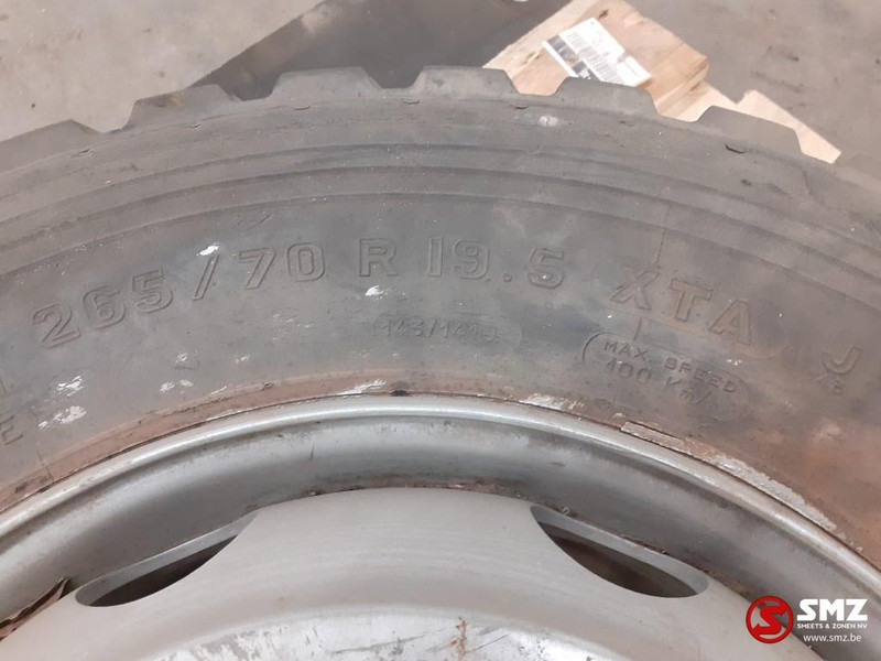 Michelin Occ vrachtwagenband Michelin 265/70R19.5 - Gumiabroncs - Teherautó: 3 kép. Michelin Occ vrachtwagenband Michelin 265/70R19.5 - Gumiabroncs - Teherautó: 3 kép.