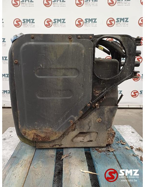 Renault Occ AdBluetank 60L Renault - Üzemanyagrendszer - Teherautó: 2 kép. Renault Occ AdBluetank 60L Renault - Üzemanyagrendszer - Teherautó: 2 kép.