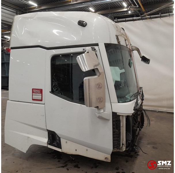 Renault Occ cabine RHD Renault T - Fülke és belső tér - Teherautó: 2 kép. Renault Occ cabine RHD Renault T - Fülke és belső tér - Teherautó: 2 kép.