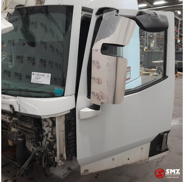 Renault Occ cabine RHD Renault T - Fülke és belső tér - Teherautó: 3 kép. Renault Occ cabine RHD Renault T - Fülke és belső tér - Teherautó: 3 kép.
