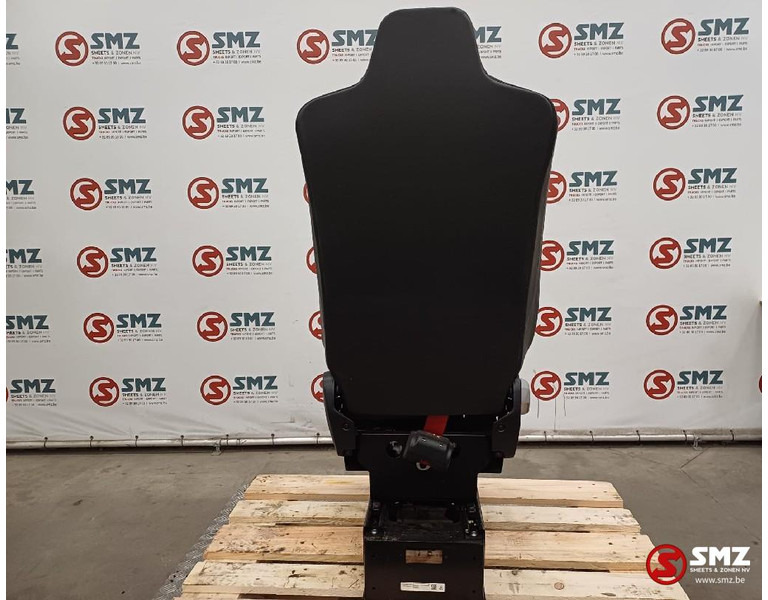 Renault Occ passagiersstoel Renault - Fülke és belső tér - Teherautó: 2 kép. Renault Occ passagiersstoel Renault - Fülke és belső tér - Teherautó: 2 kép.