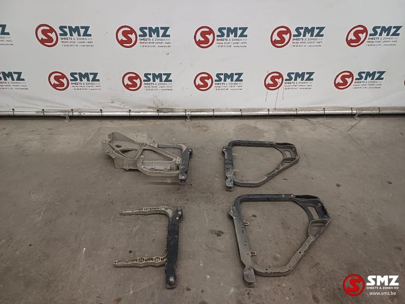 Renault Occ set sideskirt steunen Renault - Keret/ Alváz - Teherautó: 2 kép. Renault Occ set sideskirt steunen Renault - Keret/ Alváz - Teherautó: 2 kép.