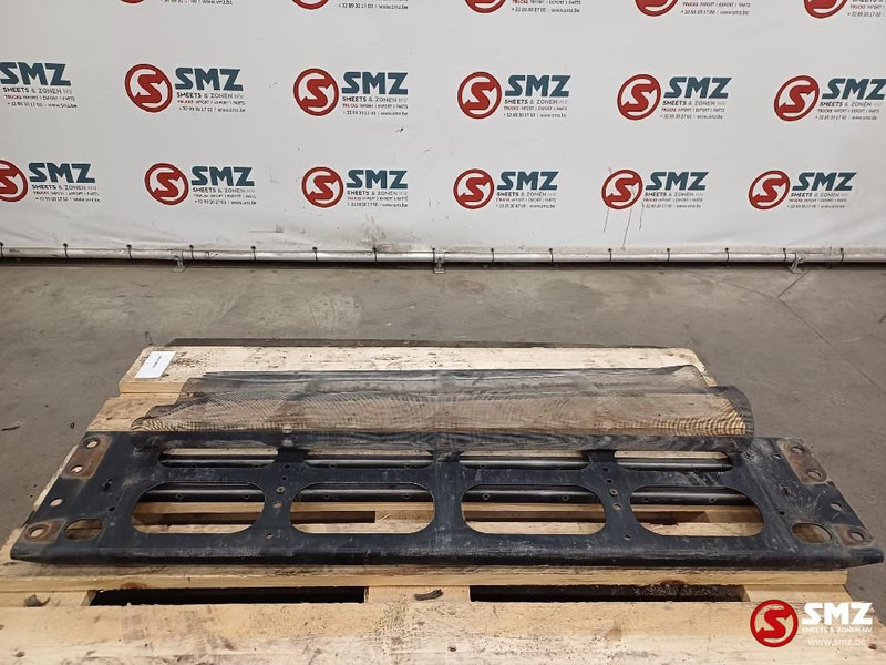 Volvo Occ binnenframe radiatorgrille Volvo - Rács - Teherautó: 4 kép. Volvo Occ binnenframe radiatorgrille Volvo - Rács - Teherautó: 4 kép.