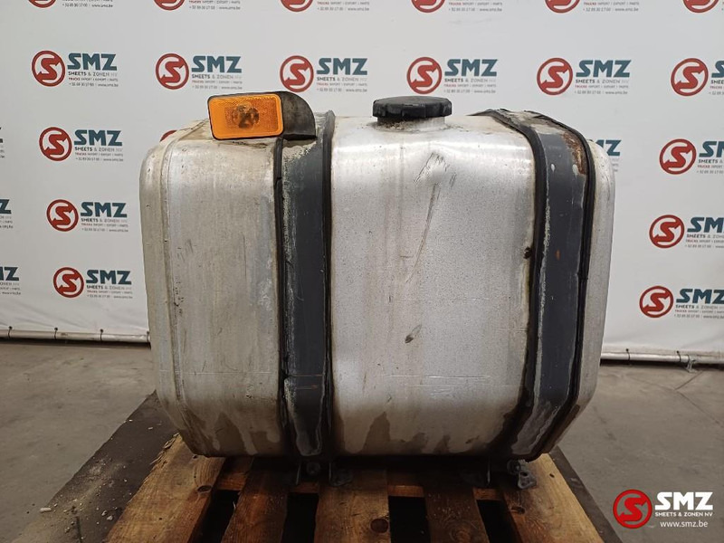 Volvo Occ brandstoftank 300L met steunen Volvo - Üzemanyag tartály - Teherautó: 1 kép. Volvo Occ brandstoftank 300L met steunen Volvo - Üzemanyag tartály - Teherautó: 1 kép.