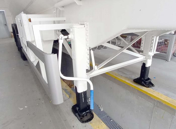 Aurepa Gas tank cryogenic semi-trailer used for oxygen, nitrogen, argon - Tartályos félpótkocsi: 4 kép. Aurepa Gas tank cryogenic semi-trailer used for oxygen, nitrogen, argon - Tartályos félpótkocsi: 4 kép.