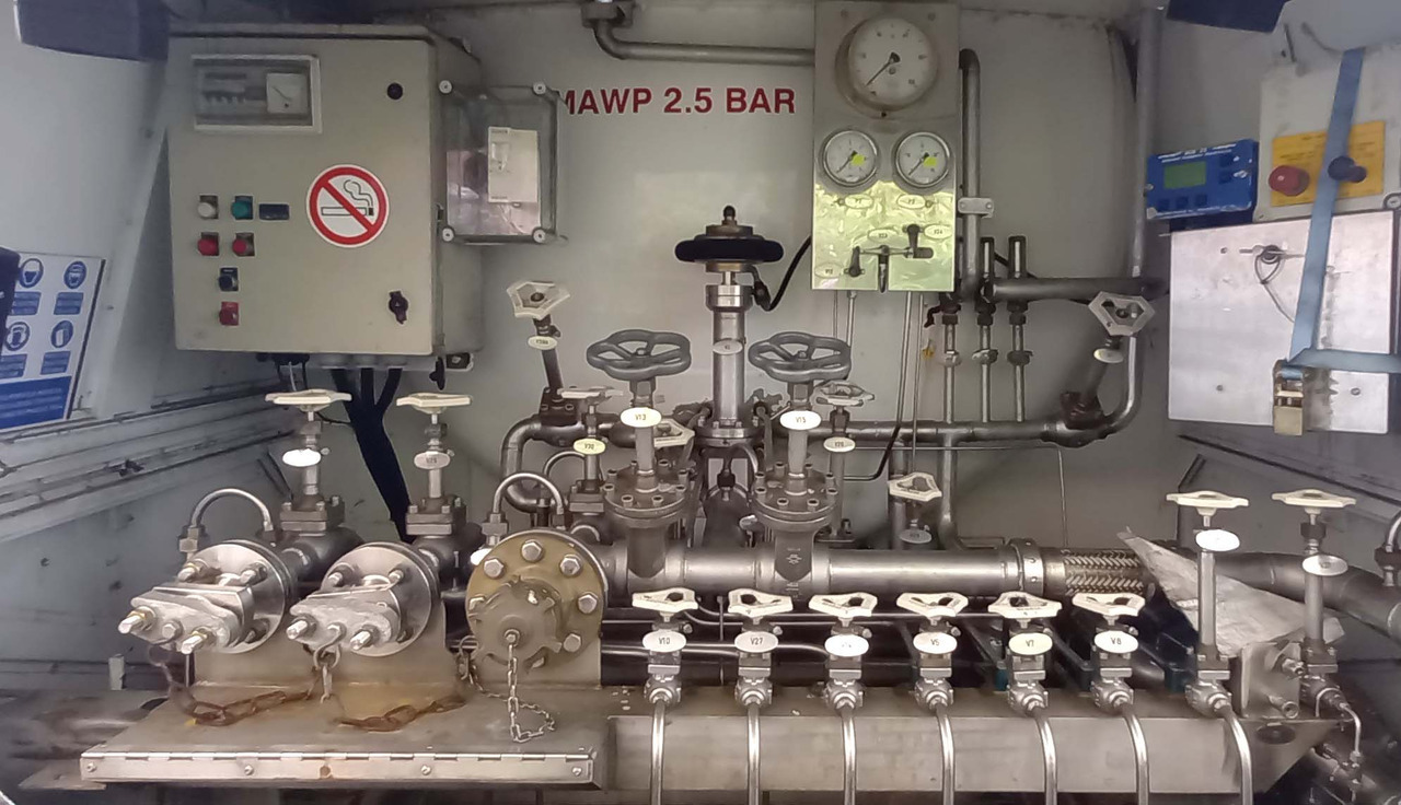 CRYOLOR Gas tank semi-trailer cryogenic used for nitrogen, argon, oxygen, LIN, LOX, LAR. - Tartályos félpótkocsi: 5 kép. CRYOLOR Gas tank semi-trailer cryogenic used for nitrogen, argon, oxygen, LIN, LOX, LAR. - Tartályos félpótkocsi: 5 kép.