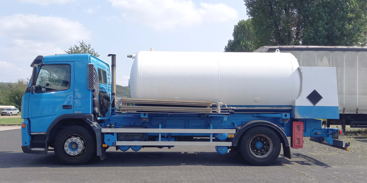 VOLVO Gas oxygen, argon, nitrogen - Tartályos teherautó: 4 kép. VOLVO Gas oxygen, argon, nitrogen - Tartályos teherautó: 4 kép.