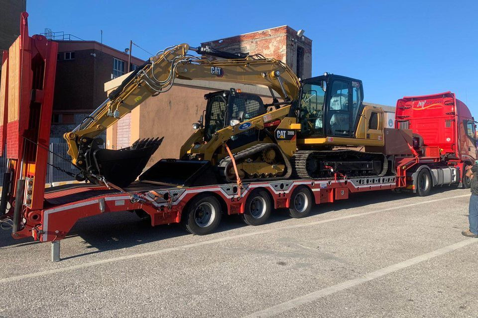 CEYLAN 3 AXLES STANDART & EXTENDABLE LOWBED - Félpótkocsi mélybölcsős: 2 kép. CEYLAN 3 AXLES STANDART & EXTENDABLE LOWBED - Félpótkocsi mélybölcsős: 2 kép.