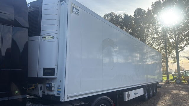 Krone Vector 1950 - Félpótkocsi hűtős: 1 kép. Krone Vector 1950 - Félpótkocsi hűtős: 1 kép.