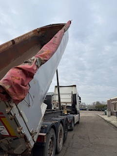 Schmitz Cargobull Stalen kipper 24 cub - Félpótkocsi billenőplatós: 3 kép. Schmitz Cargobull Stalen kipper 24 cub - Félpótkocsi billenőplatós: 3 kép.