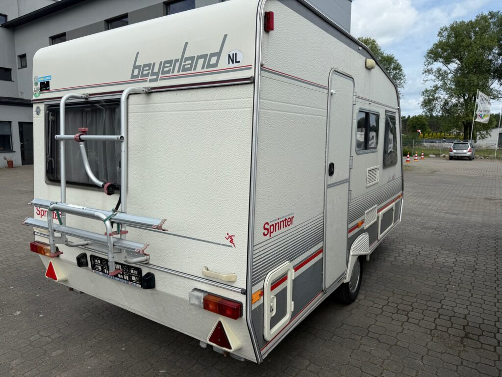 Beyerland Sprinter 400 – D 1998 - Lakókocsi: 4 kép. Beyerland Sprinter 400 – D 1998 - Lakókocsi: 4 kép.
