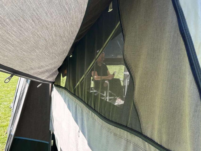 Camp-let Earth - Lakókocsi: 4 kép. Camp-let Earth - Lakókocsi: 4 kép.