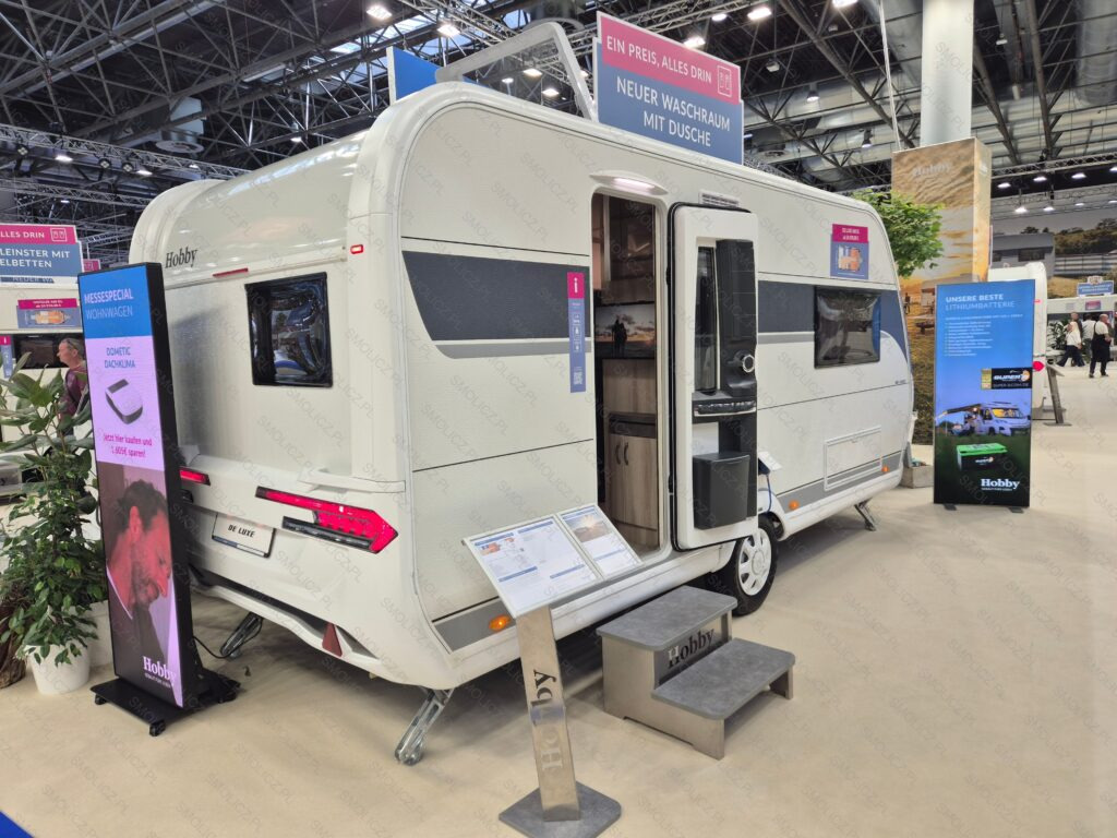 DE LUXE 460 SL - Lakókocsi: 1 kép. DE LUXE 460 SL - Lakókocsi: 1 kép.