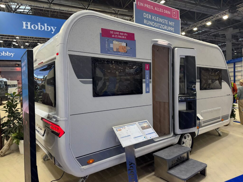 DE LUXE 460 UFe - Lakókocsi: 1 kép. DE LUXE 460 UFe - Lakókocsi: 1 kép.