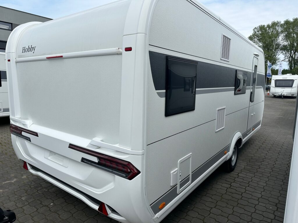 DE LUXE 545 KMF 2024 - Lakókocsi: 3 kép. DE LUXE 545 KMF 2024 - Lakókocsi: 3 kép.