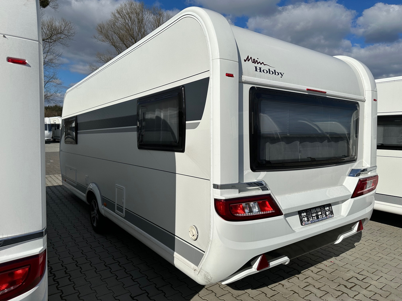 Hobby 585 UL Maxia 2023 - Lakókocsi: 4 kép. Hobby 585 UL Maxia 2023 - Lakókocsi: 4 kép.