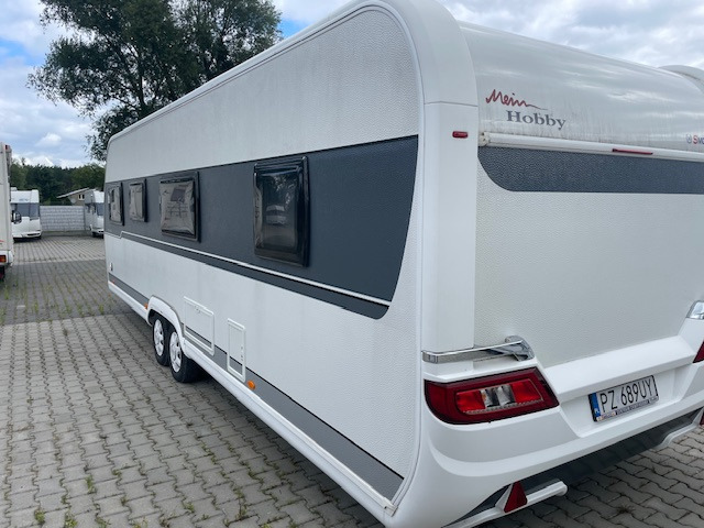 Hobby 720 KWFU Prestige 2020 - Lakókocsi: 3 kép. Hobby 720 KWFU Prestige 2020 - Lakókocsi: 3 kép.