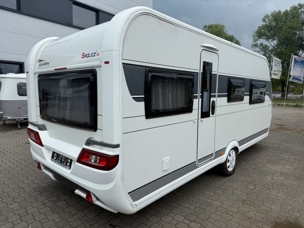 Hobby De Luxe 540 UFf 2020 - Lakókocsi: 2 kép. Hobby De Luxe 540 UFf 2020 - Lakókocsi: 2 kép.