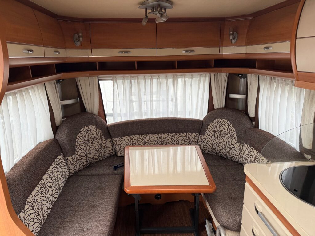 Hobby Excellent 460 UFe 2013 - Lakókocsi: 5 kép. Hobby Excellent 460 UFe 2013 - Lakókocsi: 5 kép.