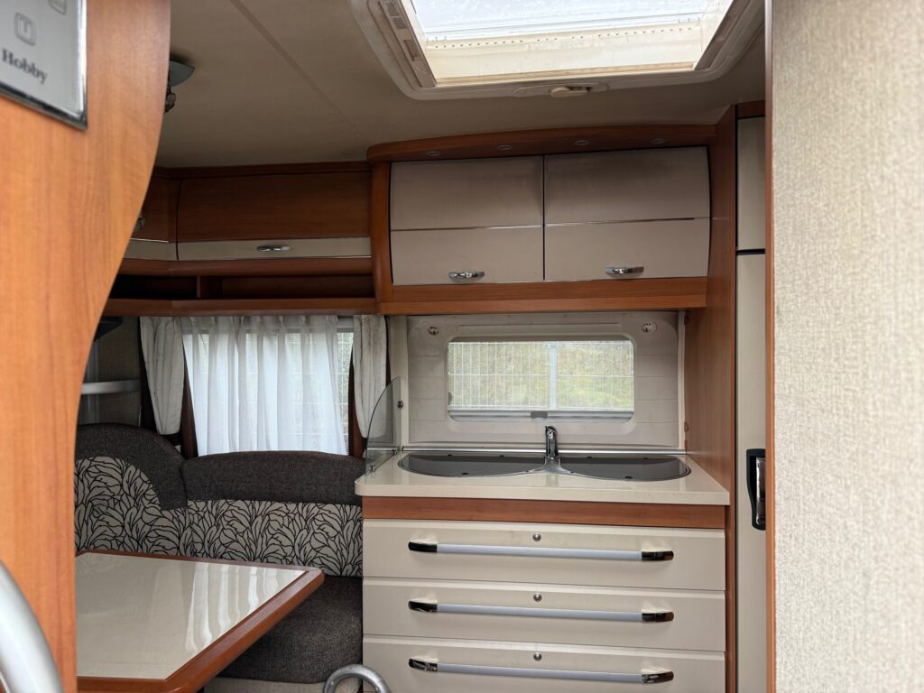 Hobby Excellent 460 UFe 2013 - Lakókocsi: 4 kép. Hobby Excellent 460 UFe 2013 - Lakókocsi: 4 kép.