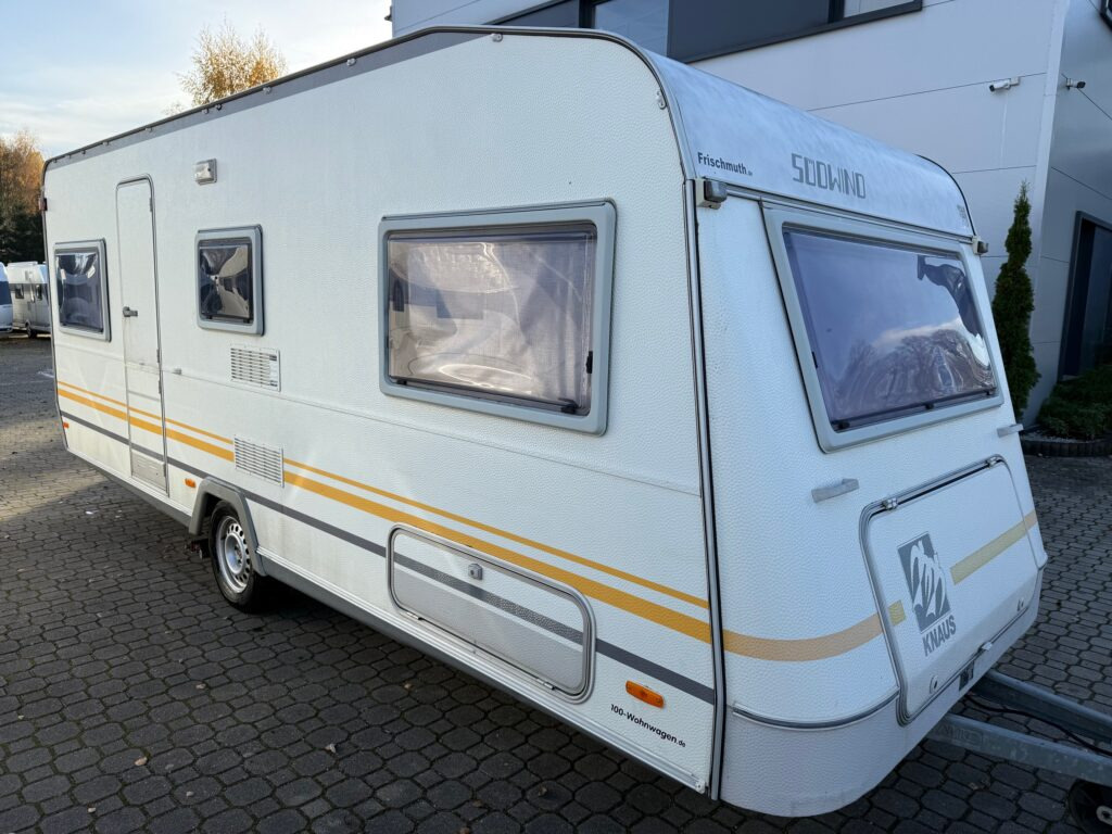 Knaus Südwind 530 - Lakókocsi: 1 kép. Knaus Südwind 530 - Lakókocsi: 1 kép.