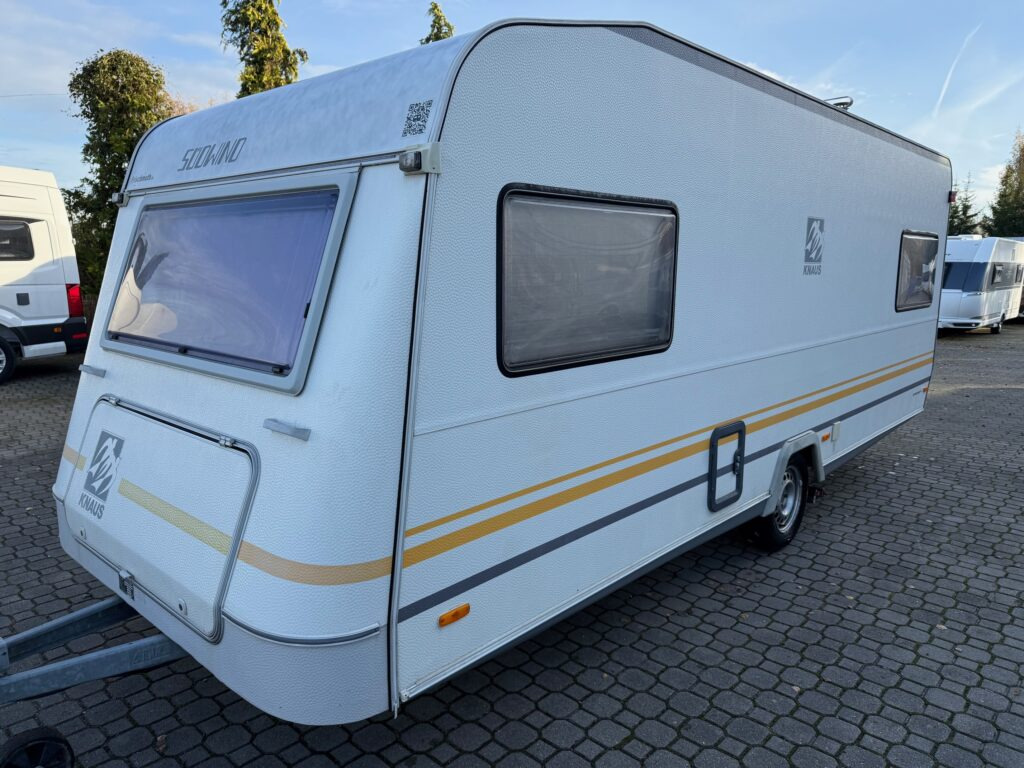 Knaus Südwind 530 - Lakókocsi: 2 kép. Knaus Südwind 530 - Lakókocsi: 2 kép.