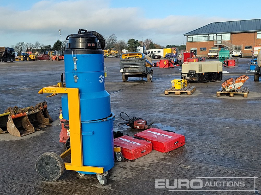 110 Volt SPE Vacuum, Hilti VC 40M-X 110 Volt Dust Extractor, Makita Cordless Floor Saw & Charger Pack, Hilti TE 70-ATC 110 Volt Hammer Drill, Hilti TE 700-AVR 110 Volt Hammer Drill, Hilti TE 30 110 Vo - Építőipari berendezések: 4 kép. 110 Volt SPE Vacuum, Hilti VC 40M-X 110 Volt Dust Extractor, Makita Cordless Floor Saw & Charger Pack, Hilti TE 70-ATC 110 Volt Hammer Drill, Hilti TE 700-AVR 110 Volt Hammer Drill, Hilti TE 30 110 Vo - Építőipari berendezések: 4 kép.