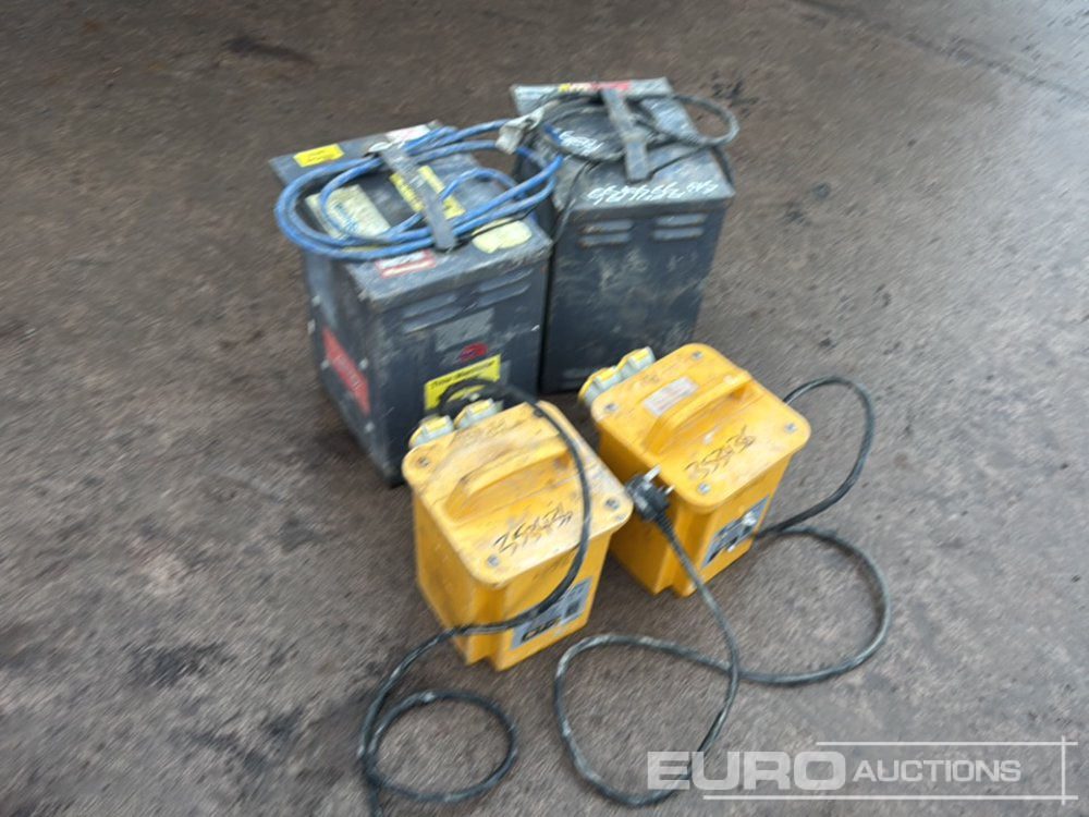 110 Volt Transformers (4 of) - Építőipari berendezések: 4 kép. 110 Volt Transformers (4 of) - Építőipari berendezések: 4 kép.