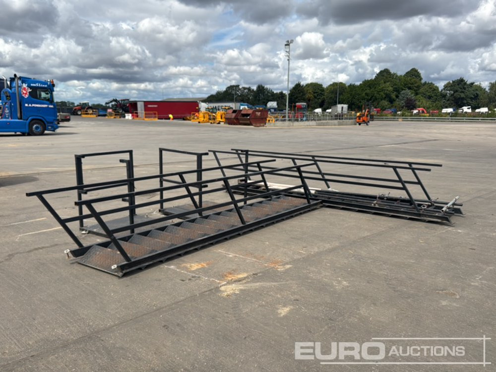 15 Step Steel Stairs, Access Platform, Handrails, Leg Supports (Cannot Be Reconsigned) (2 of) - Szerszám/ Felszerelés: 1 kép. 15 Step Steel Stairs, Access Platform, Handrails, Leg Supports (Cannot Be Reconsigned) (2 of) - Szerszám/ Felszerelés: 1 kép.