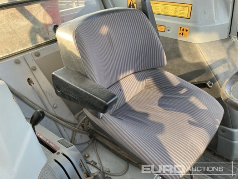 1996 Massey Ferguson 382 4WD, A/C - Traktor: 3 kép. 1996 Massey Ferguson 382 4WD, A/C - Traktor: 3 kép.