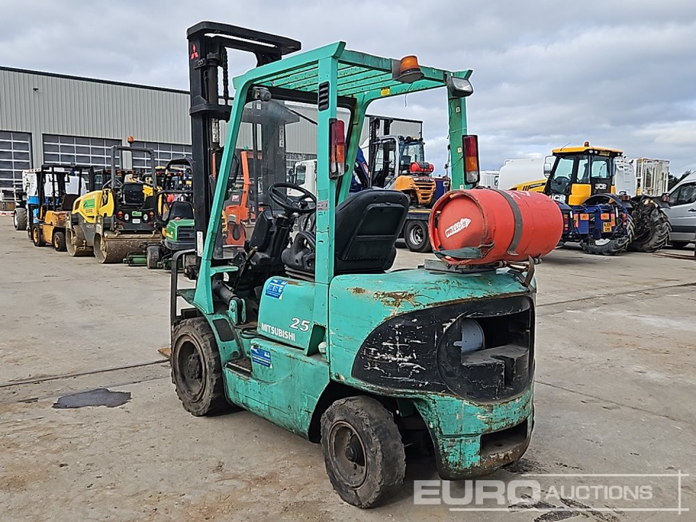 2000 Mitsubishi FG25K - Gázüzemű targonca: 3 kép. 2000 Mitsubishi FG25K - Gázüzemű targonca: 3 kép.