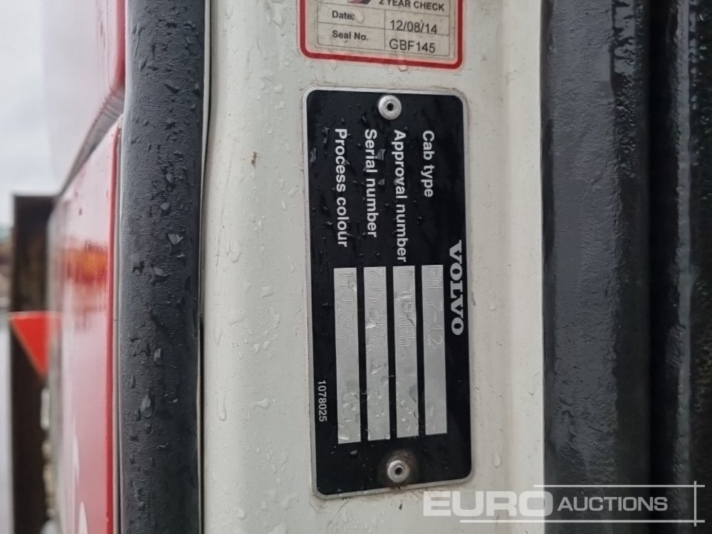 Platós teherautó 2001 Volvo FM12: 31 kép.