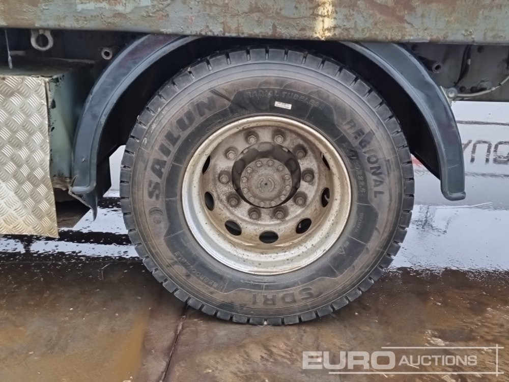 Platós teherautó 2001 Volvo FM12: 10 kép.