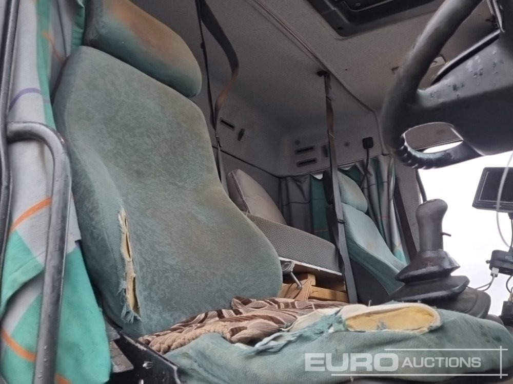 Platós teherautó 2001 Volvo FM12: 23 kép.