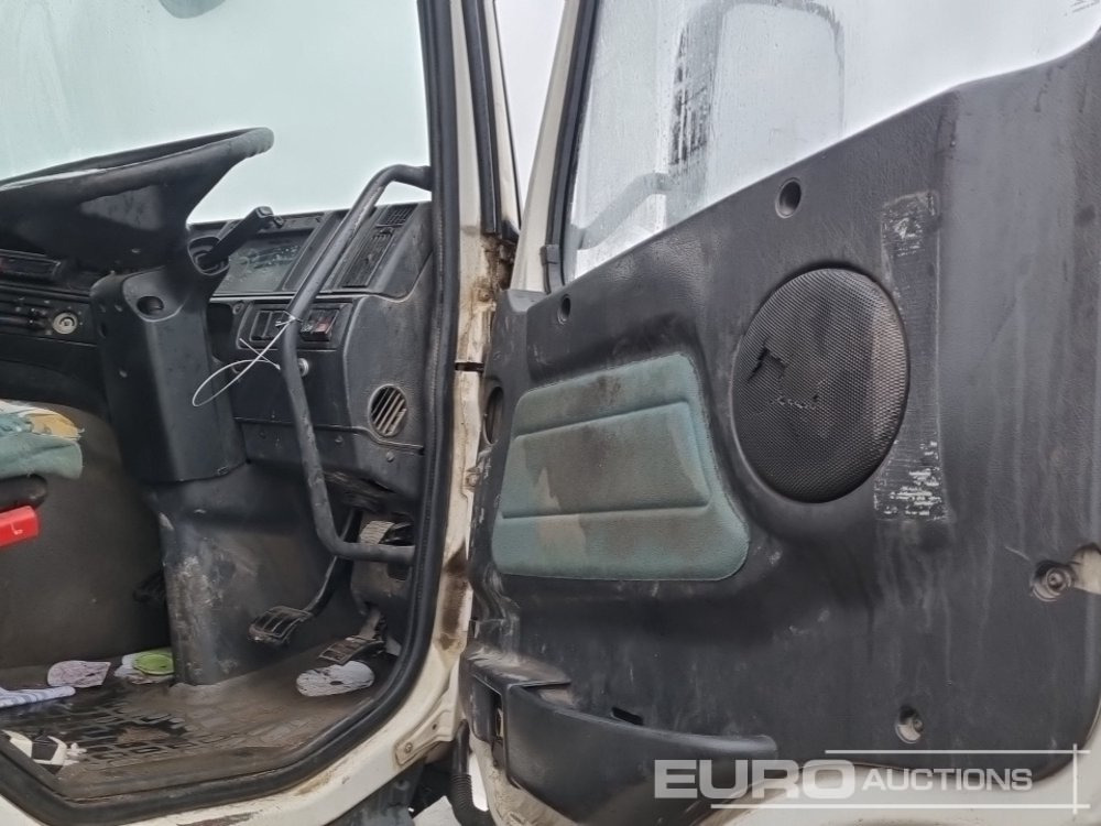 Platós teherautó 2001 Volvo FM12: 22 kép.