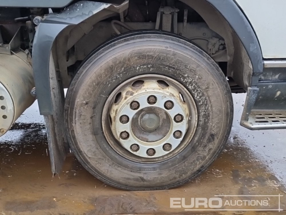 Platós teherautó 2001 Volvo FM12: 12 kép.