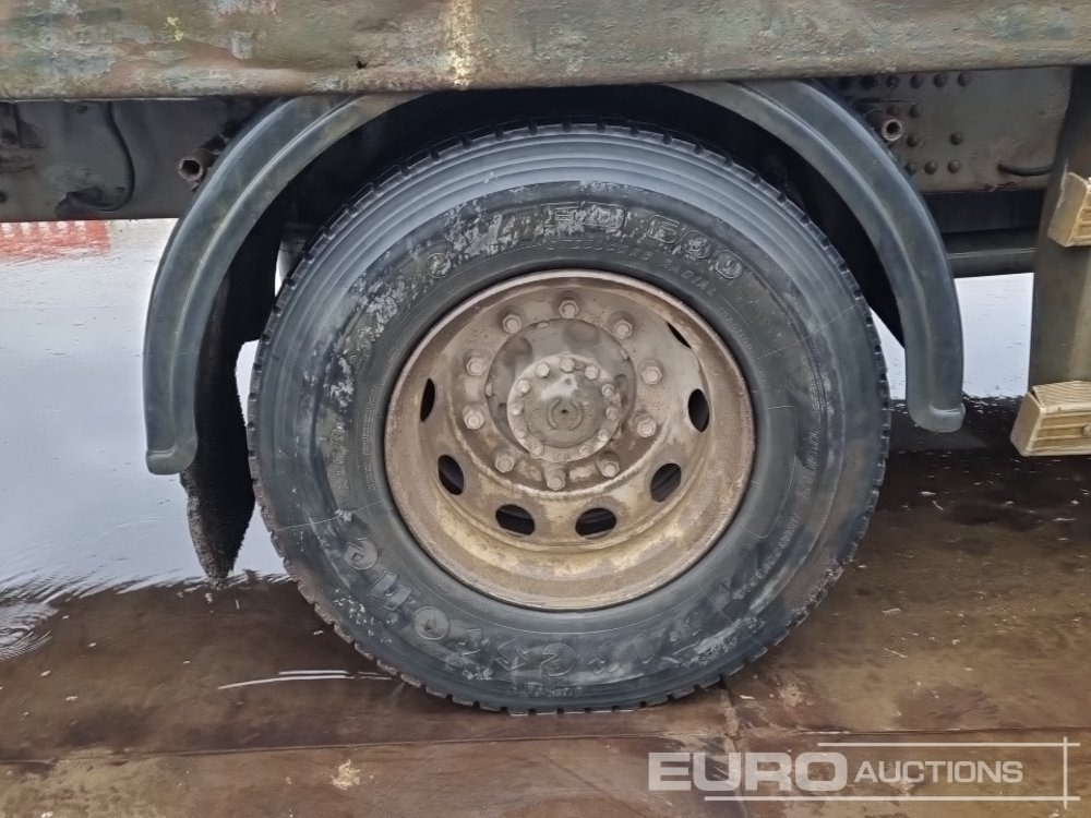 Platós teherautó 2001 Volvo FM12: 11 kép.