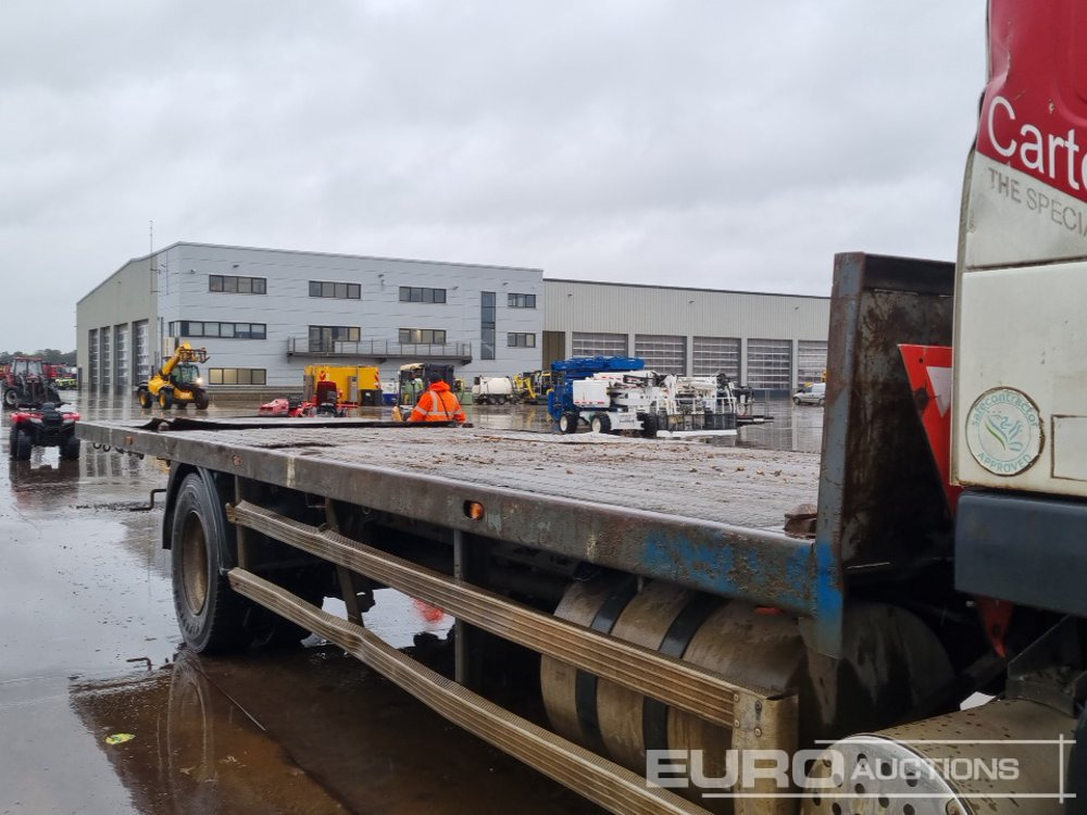 Platós teherautó 2001 Volvo FM12: 19 kép.