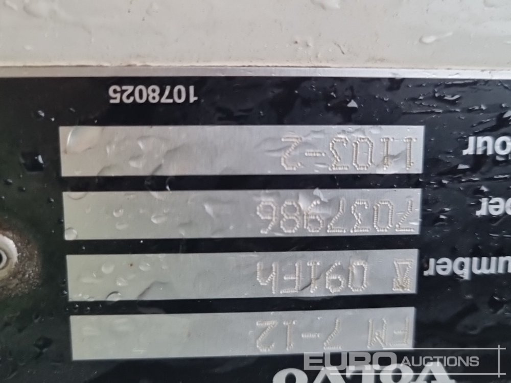 Platós teherautó 2001 Volvo FM12: 32 kép.