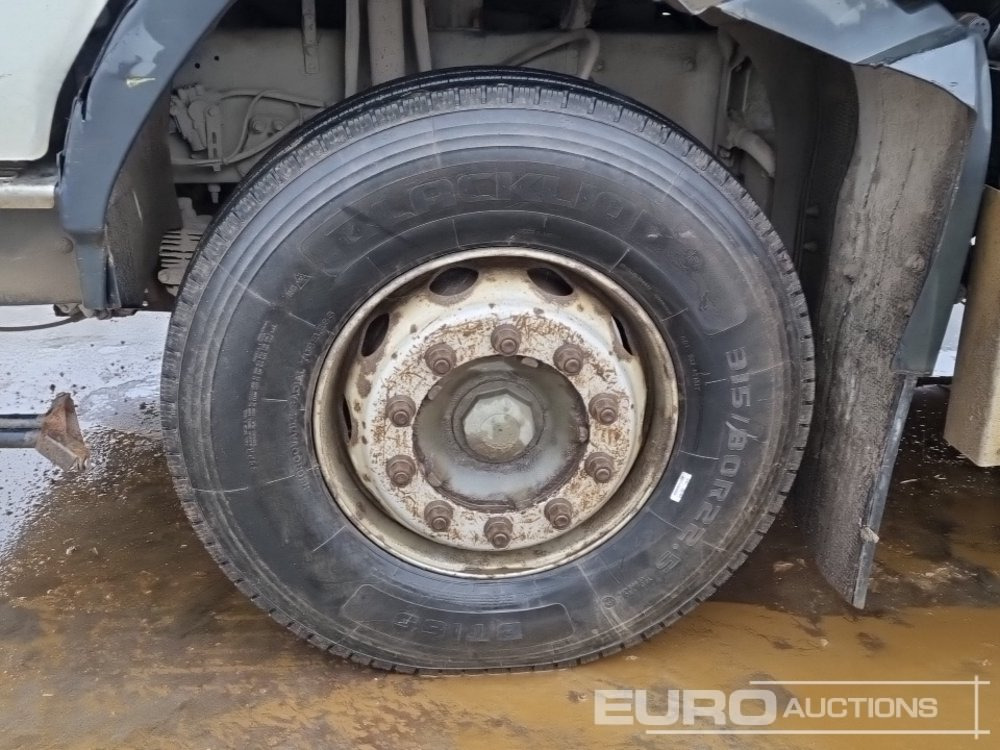 Platós teherautó 2001 Volvo FM12: 9 kép.