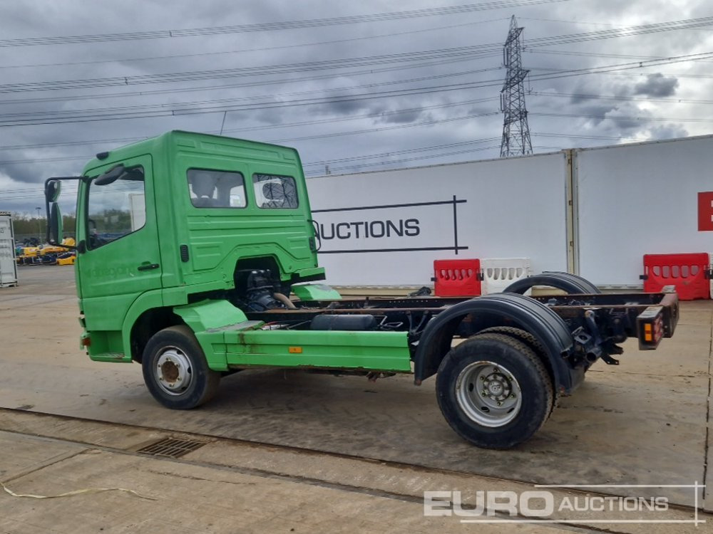 2002 Mercedes 4x2 Chassis Cab, Manual Gearbox - Alvaz teherautó: 3 kép. 2002 Mercedes 4x2 Chassis Cab, Manual Gearbox - Alvaz teherautó: 3 kép.