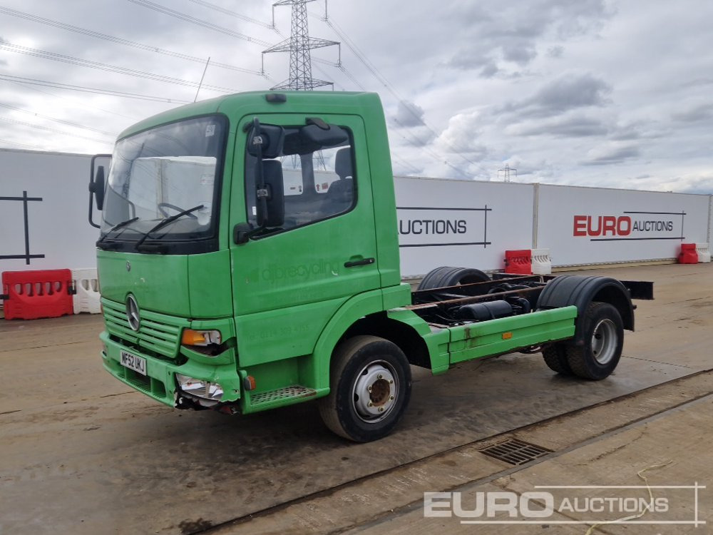 2002 Mercedes 4x2 Chassis Cab, Manual Gearbox - Alvaz teherautó: 1 kép. 2002 Mercedes 4x2 Chassis Cab, Manual Gearbox - Alvaz teherautó: 1 kép.