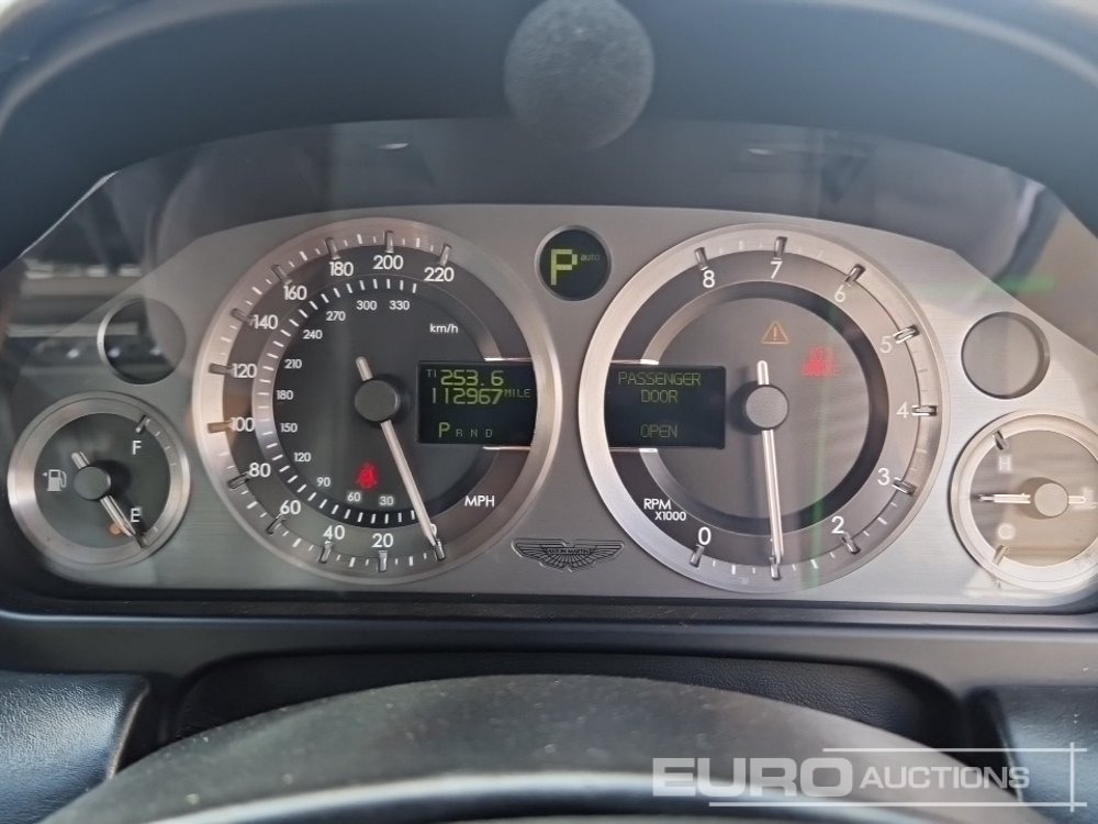 Autó 2004 Aston Martin DB9: 40 kép.