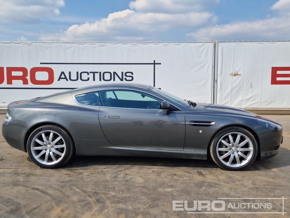 Autó 2004 Aston Martin DB9: 6 kép.