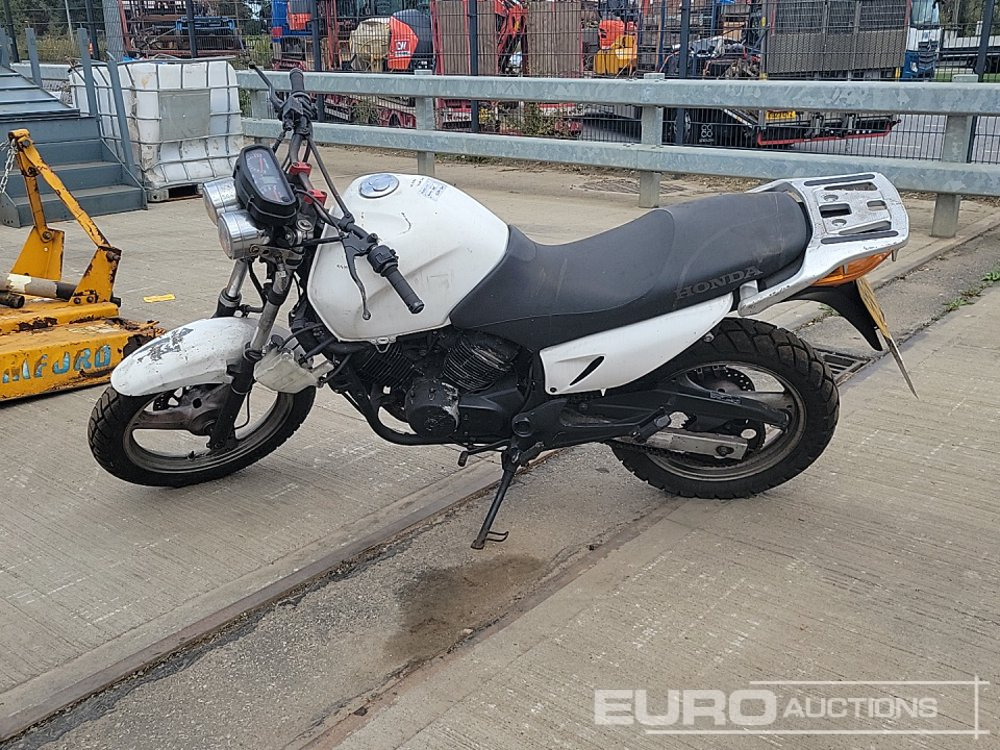 2004 Honda XL125 - Motorkerékpár: 2 kép. 2004 Honda XL125 - Motorkerékpár: 2 kép.