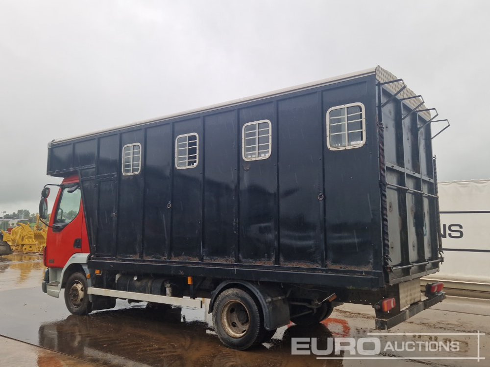 2005 DAF LF45.130 - Állatszállító teherautó: 3 kép. 2005 DAF LF45.130 - Állatszállító teherautó: 3 kép.