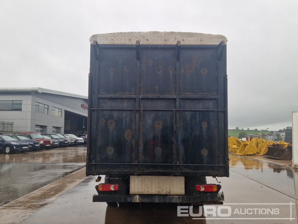 2005 DAF LF45.130 - Állatszállító teherautó: 4 kép. 2005 DAF LF45.130 - Állatszállító teherautó: 4 kép.