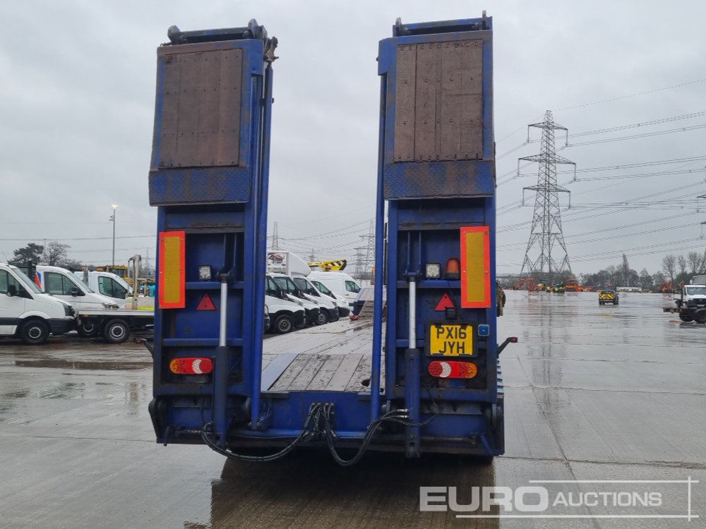 2005 Tirsan Tri Axle Step Frame Low Loader Trailer, Neck Ramps, Out Riggers, Hydraulic Flip Toe Ramps - Félpótkocsi mélybölcsős: 4 kép. 2005 Tirsan Tri Axle Step Frame Low Loader Trailer, Neck Ramps, Out Riggers, Hydraulic Flip Toe Ramps - Félpótkocsi mélybölcsős: 4 kép.