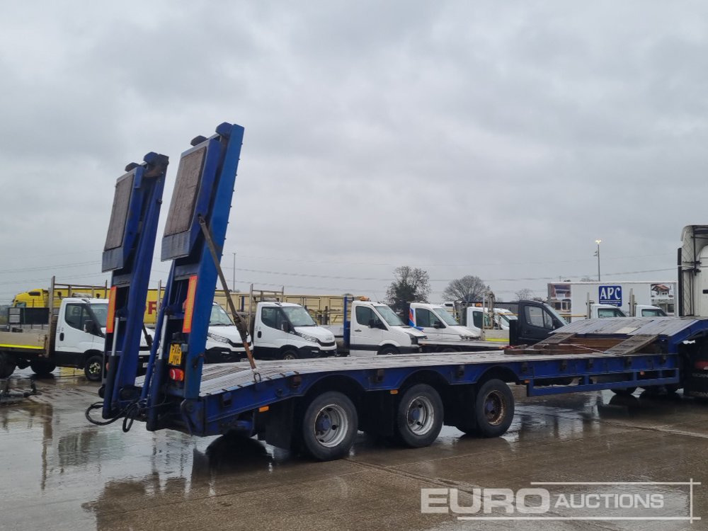 2005 Tirsan Tri Axle Step Frame Low Loader Trailer, Neck Ramps, Out Riggers, Hydraulic Flip Toe Ramps - Félpótkocsi mélybölcsős: 5 kép. 2005 Tirsan Tri Axle Step Frame Low Loader Trailer, Neck Ramps, Out Riggers, Hydraulic Flip Toe Ramps - Félpótkocsi mélybölcsős: 5 kép.