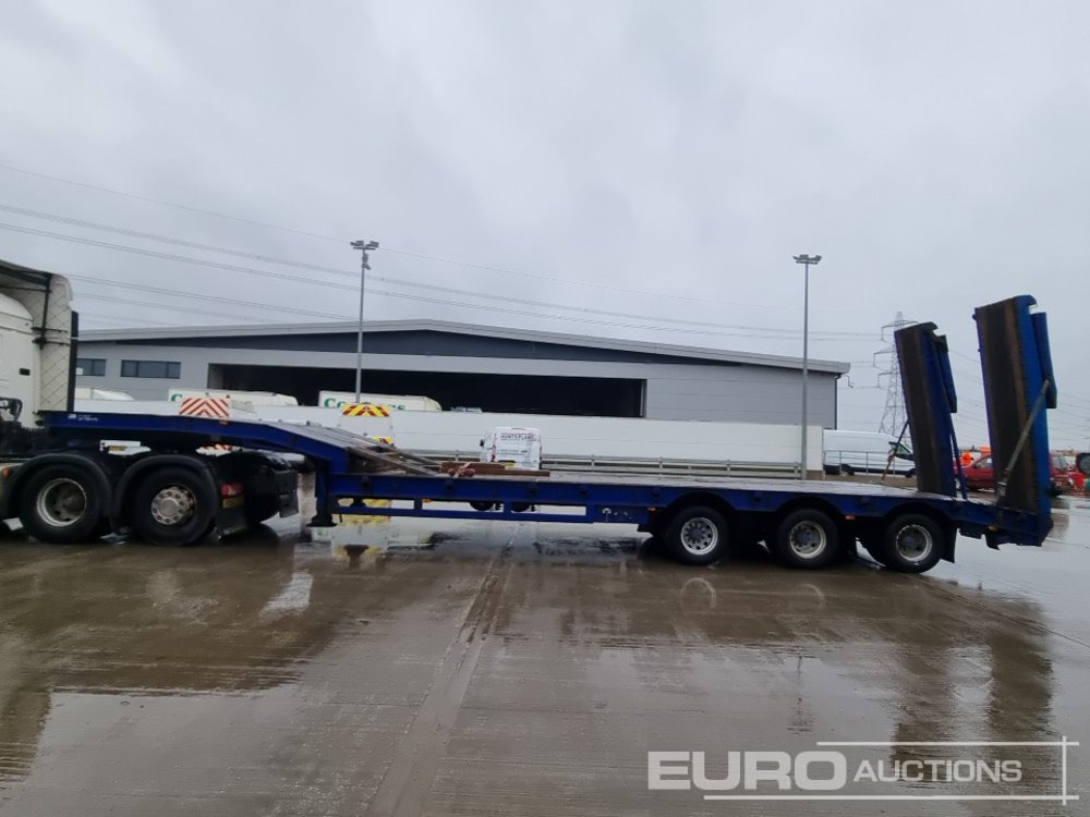 2005 Tirsan Tri Axle Step Frame Low Loader Trailer, Neck Ramps, Out Riggers, Hydraulic Flip Toe Ramps - Félpótkocsi mélybölcsős: 2 kép. 2005 Tirsan Tri Axle Step Frame Low Loader Trailer, Neck Ramps, Out Riggers, Hydraulic Flip Toe Ramps - Félpótkocsi mélybölcsős: 2 kép.